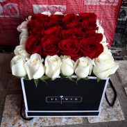 خرید آنلاین و اینترنتی باکس و جعبه گل رز قرمز و سفید دسته دار ارزان در تهران از فروشکاه و گلفروشی انلاین شادیچی