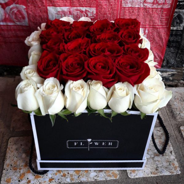 خرید آنلاین و اینترنتی باکس و جعبه گل رز قرمز و سفید دسته دار ارزان در تهران از فروشکاه و گلفروشی انلاین شادیچی