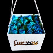 خرید آنلاین و اینترنتی باکس گل دسته دار با جعبه مکعبی و رز آبی در تهران از گلفروشی و فروشگاه انلاین شادیچی