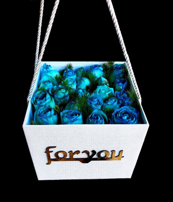 خرید آنلاین و اینترنتی باکس گل دسته دار با جعبه مکعبی و رز آبی در تهران از گلفروشی و فروشگاه انلاین شادیچی