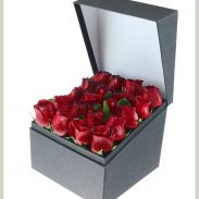 خرید آنلاین و اینترنتی باکس گل رز قرمز ساده با جعبه درب دار کوچک در تهران از گلفروشی و فروشگاه انلاین شادیچی