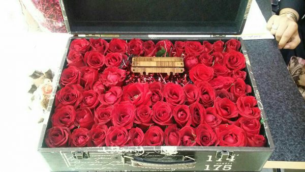 باکس گل چمدانی آذرنوش