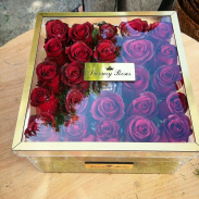 خرید آنلاین جعبه و باکس گل لاکچری رز قرمز در دار در تهران از فروشگاه و گلفروشی انلاین و اینترنتی شادیچی