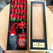 خرید اینترنتی و آنلاین باکس گل رز شیک قرمز با جعبه مکعبی در تهران از گلفروشی و فروشگاه انلاین شادیچی