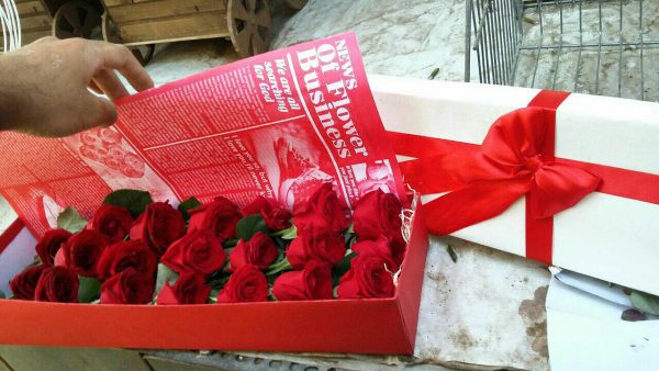 خرید آنلاین و اینترنتی باکس گل رز قرمز با جعبه مکعبی در تهران از گلفروشی و فروشگاه انلاین شادیچی