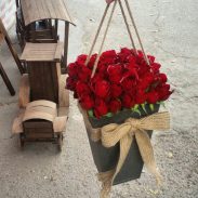 خرید آنلاین باکس گل شیک رز قرمز با جعبه مخروطی در تهران از فروشگاه و گلفروشی اینترنتی و انلاین شادیچی