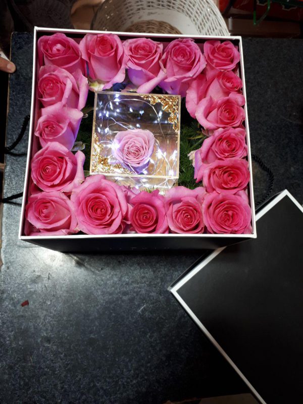 خرید آنلاین باکس گل رز صورتی آیسودا با جعبه درب دار در تهران از فروشگاه و گلفروشی انلاین و اینترنتی شادیچی