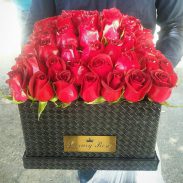خرید آنلاین و اینترنتی باکس گل چرمی رز قرمز با جعبه درب دار از گلفروشی و فروشگاه انلاین شادیچی