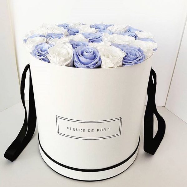 خرید آنلاین و اینترنتی باکس گل آبی و سفید با جعبه استوانه ای برای هدیه تولد و ولنتاین در تهران از فروشگاه و گلفروشی انلاین شادیچی