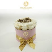 باکس گل استوانه ای هارد باکس با گل رز سفید و طلایی شماره 186