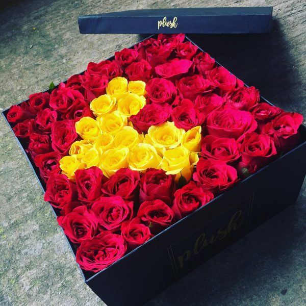 خرید آنلاین و اینترنتی جعبه گل مکعبی هارد باکس با گل رز قرمز و گلبهی با طرح قلب در تهران از فروشگاه و گلفروشی انلاین شادیچی