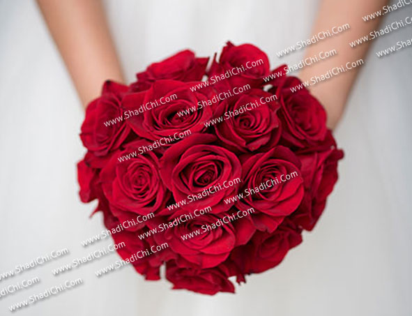 دسته گل رز قرمز برای شب عروسی
